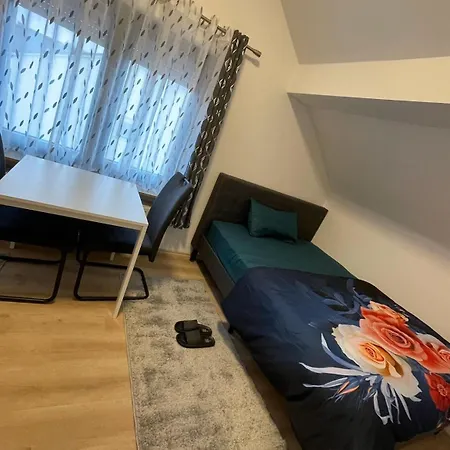 Luis Ruesselsheim D1 Homestay